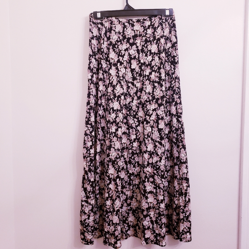 Anne Klein long floral skirt size 8